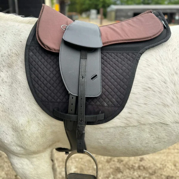 Total Contact Saddles Treeless Synthetic Short Billet Saddle - Jet Black