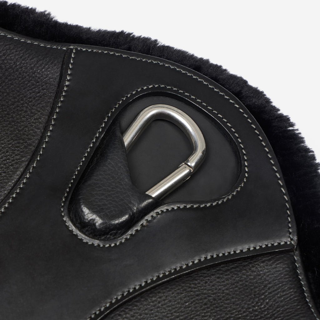 LeMieux Arika Simuwool Contoured Short Stud Girth - Black