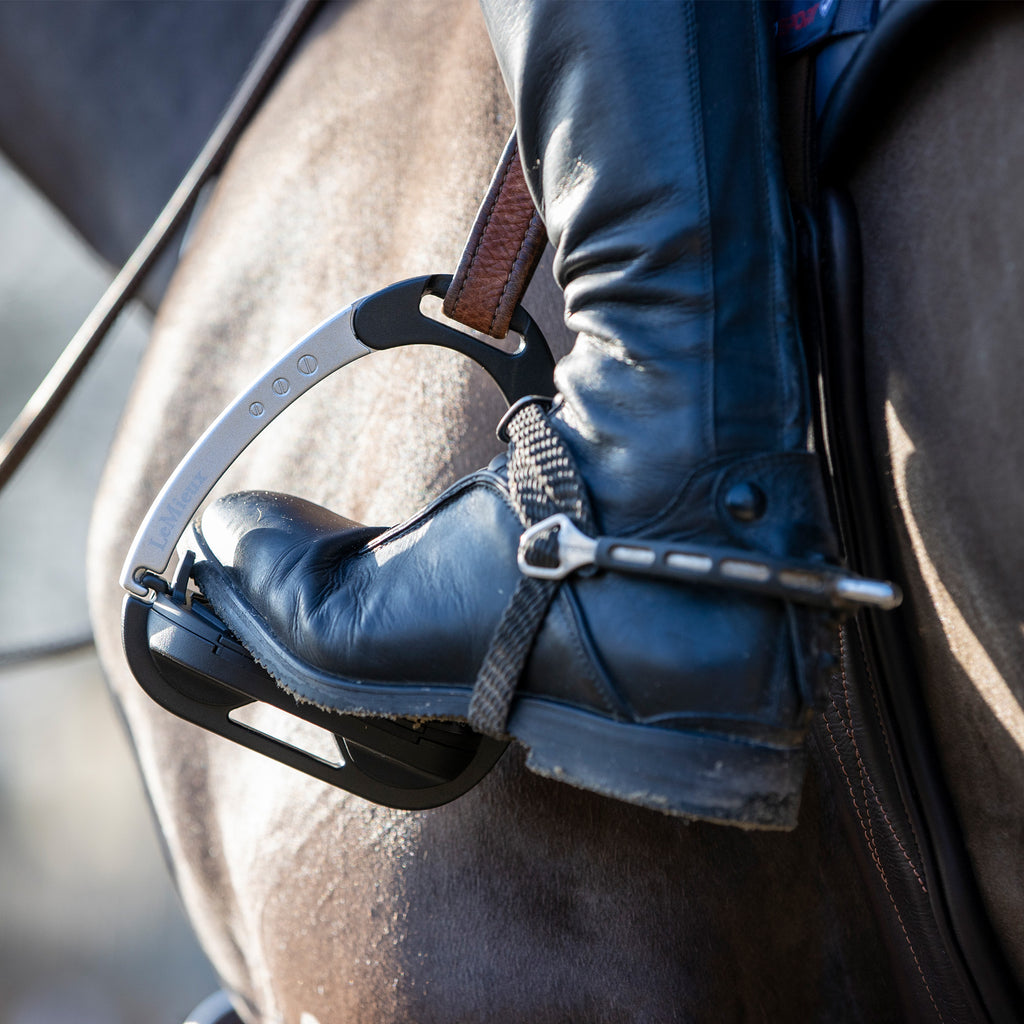 LeMieux Vector Balance Stirrups - Black/Aluminium