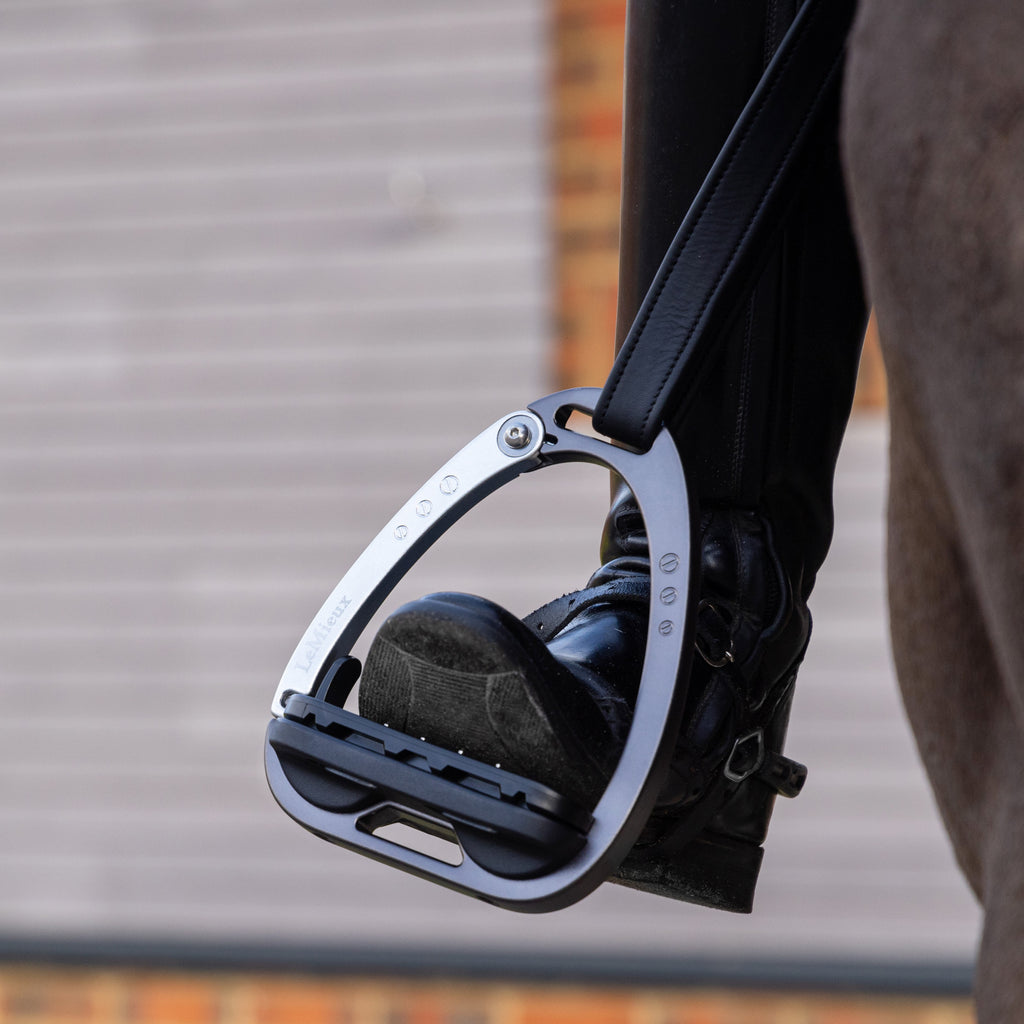 LeMieux Vector Balance Stirrups - Carbon/Silver