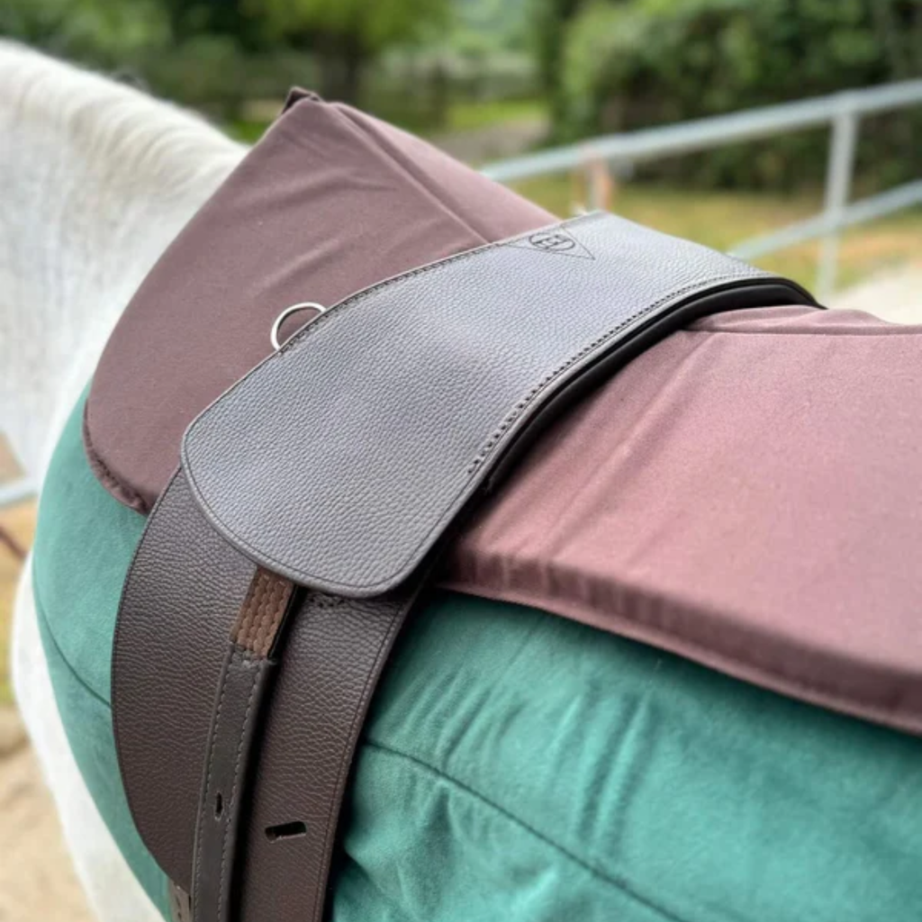 Total Contact Saddles Treeless Classic Long Billet Saddle - Havana Brown
