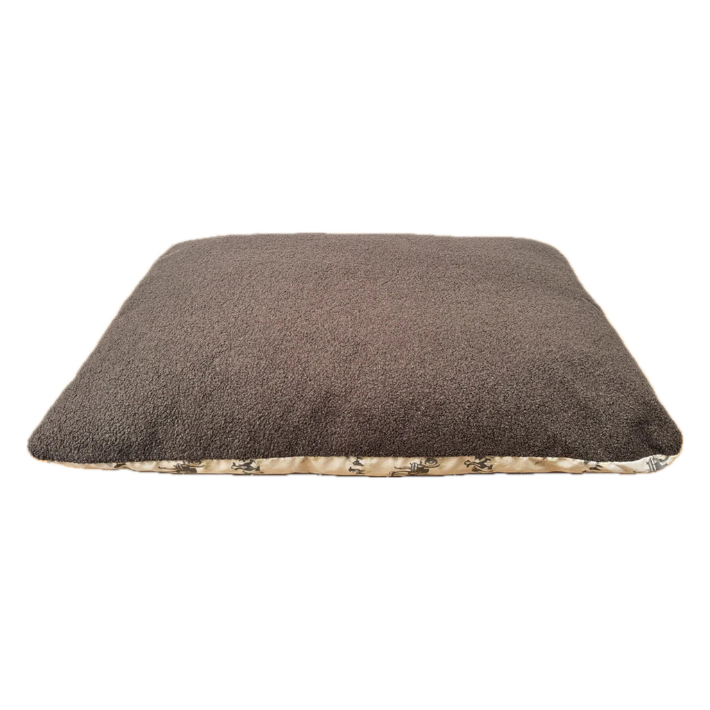 Snug and Cosy Farmyard Lounger - Cream