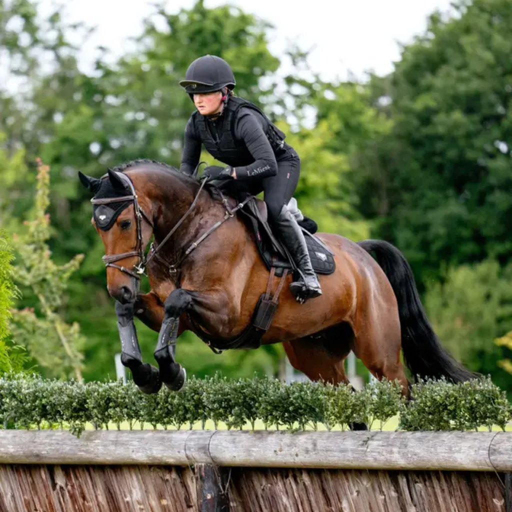 LeMieux Loire Classic Close Contact Square - Black