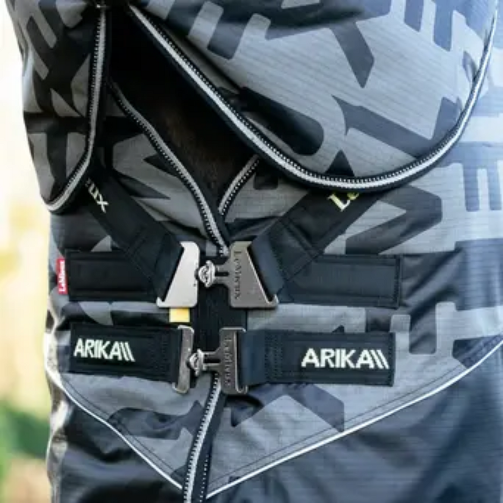 LeMieux Arika Reflective 200g Turnout Rug - Black