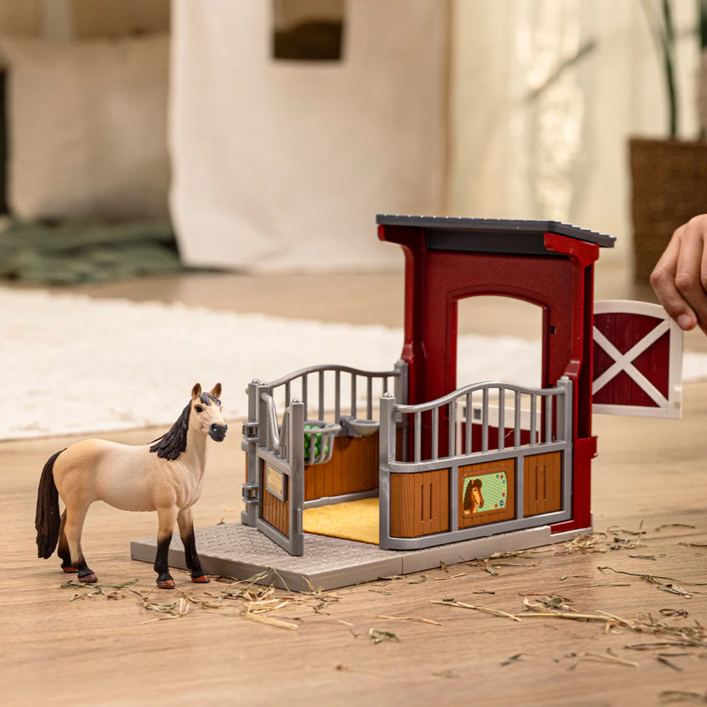 Schleich Pony Box with Mustang Mare