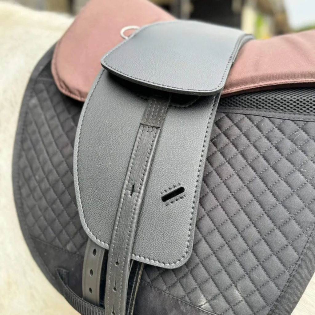 Total Contact Saddles Treeless Synthetic Short Billet Saddle - Jet Black