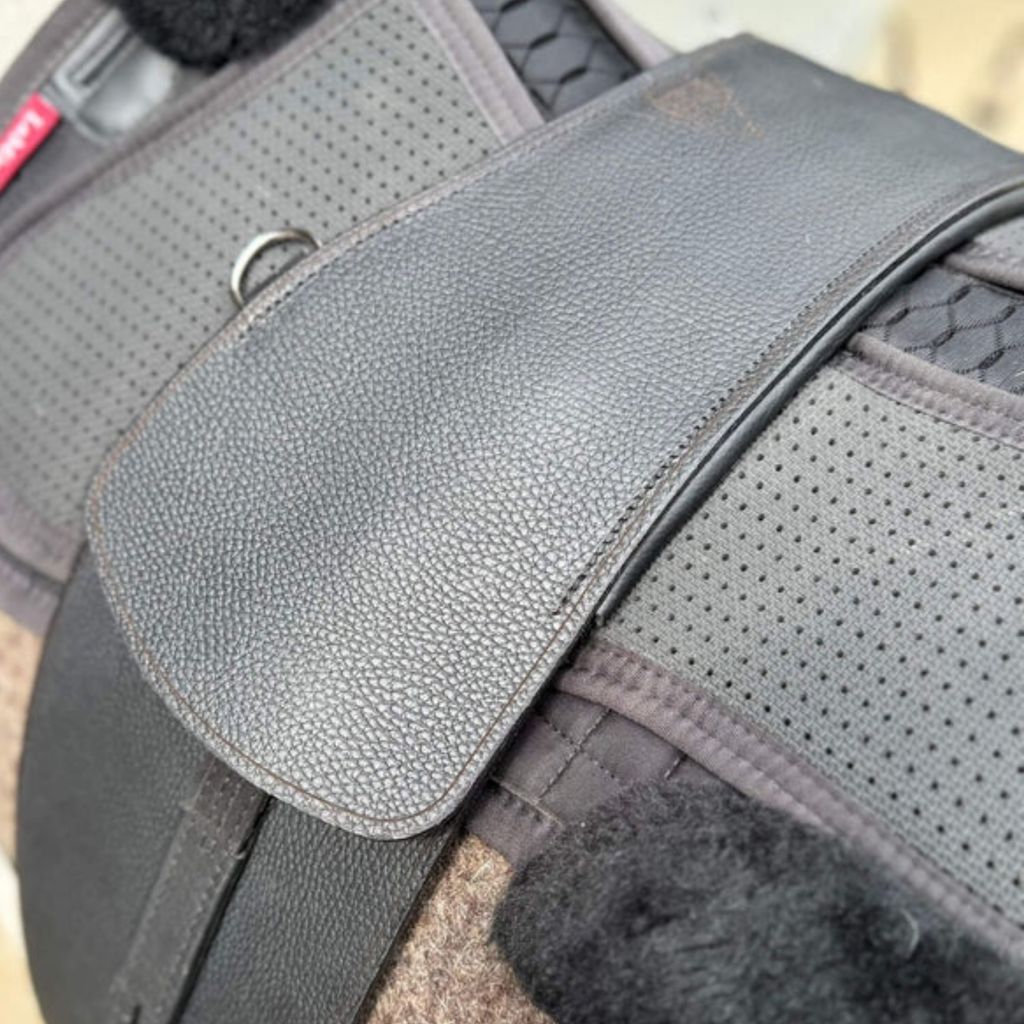 Total Contact Saddles Treeless Classic Short Billet Saddle - Jet Black