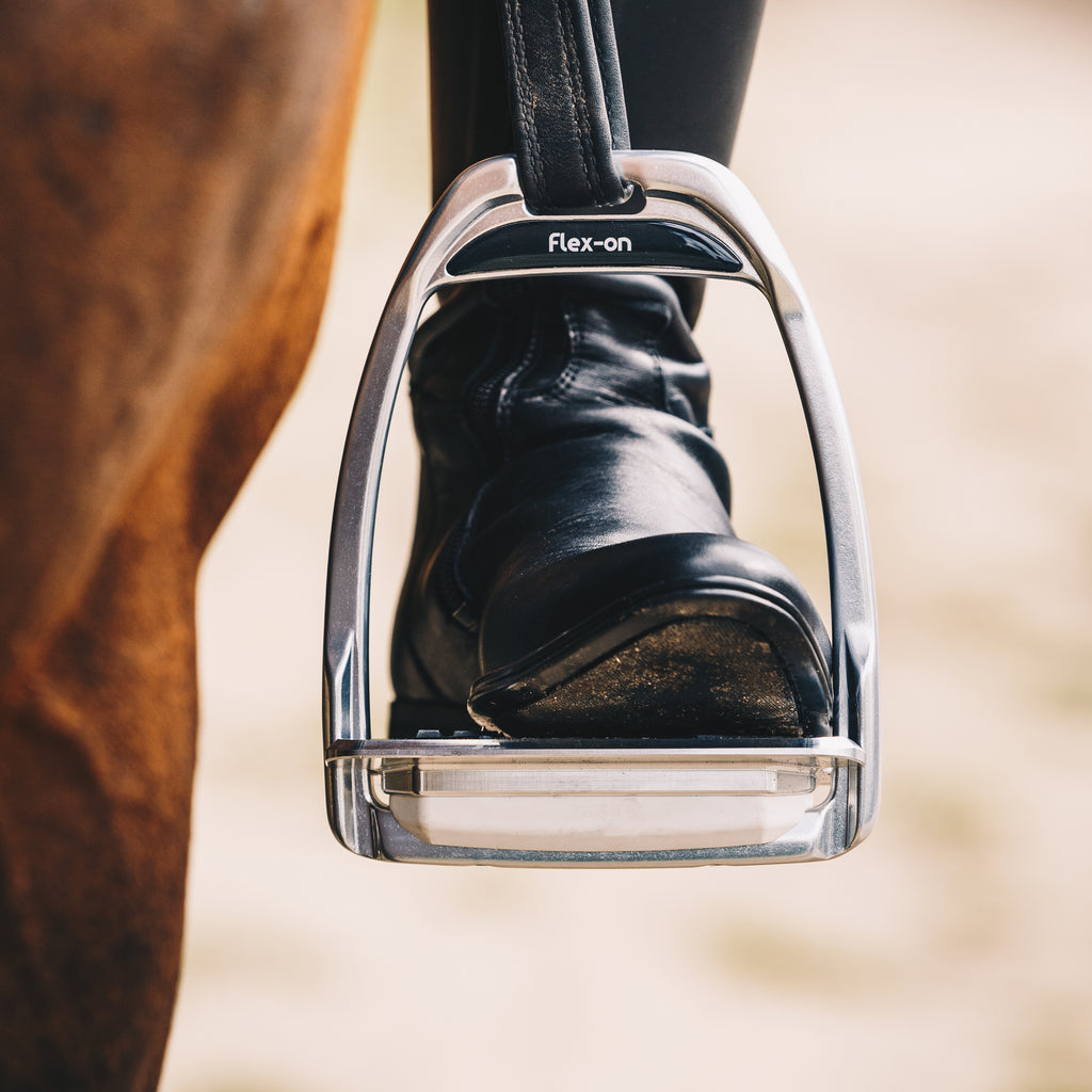 Flex-On Hunter H Stirrups - Silver/Black