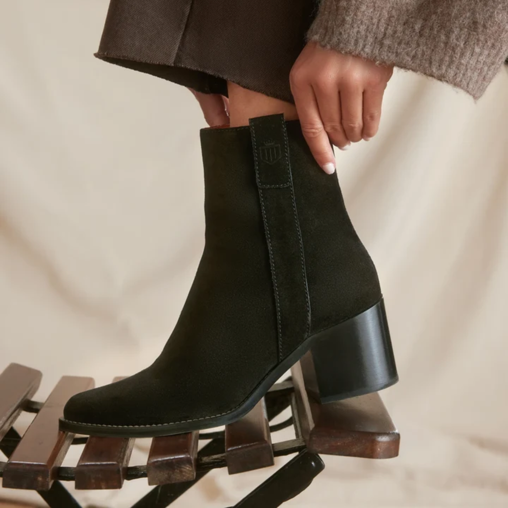Fairfax & Favor Ladies Heeled Ludlow Ankle Boot - Black Suede
