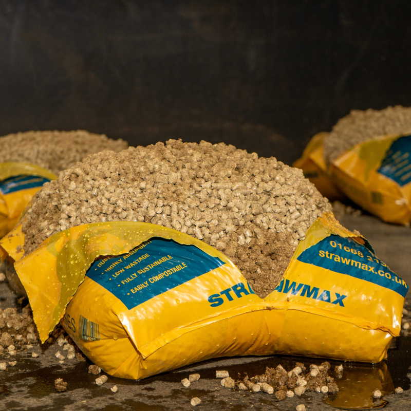 Strawmax Pellet Bedding - 15kg-1