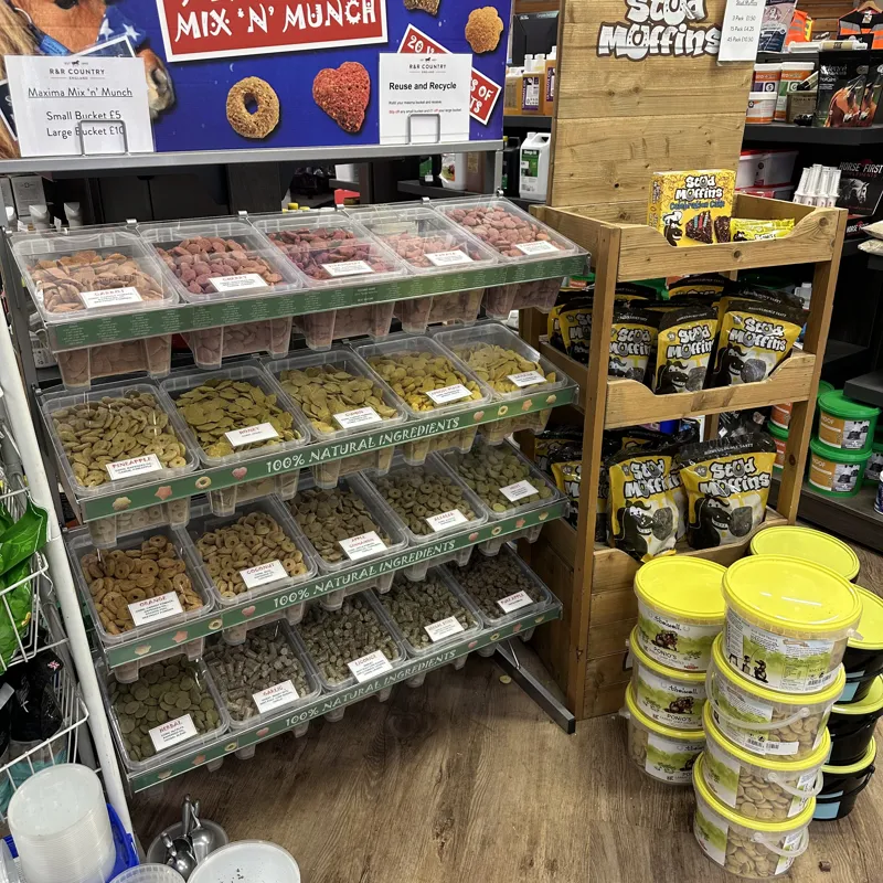 Maxima Mix 'N' Munch Selection Bucket-1