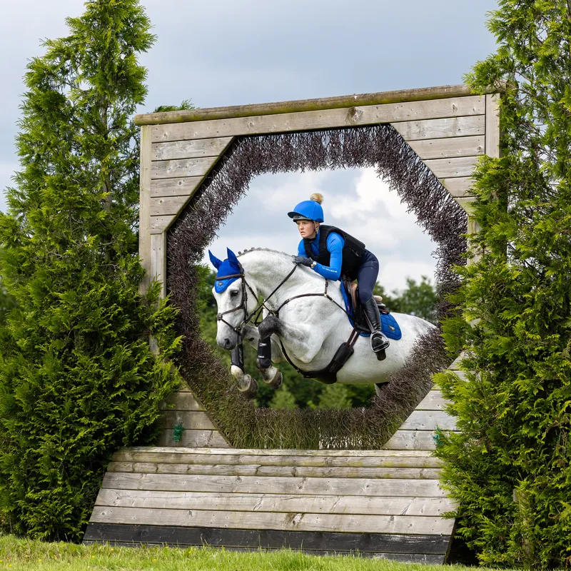 LeMieux Loire Close Contact Square - Benetton Blue-3