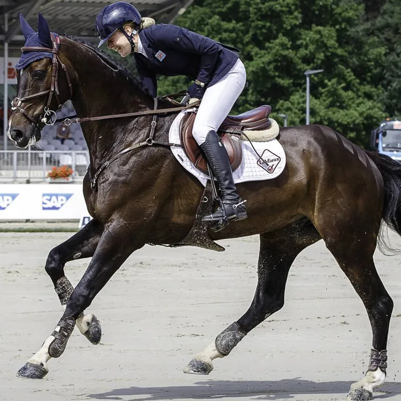 LeMieux Close Contact Cotton Square - White-1