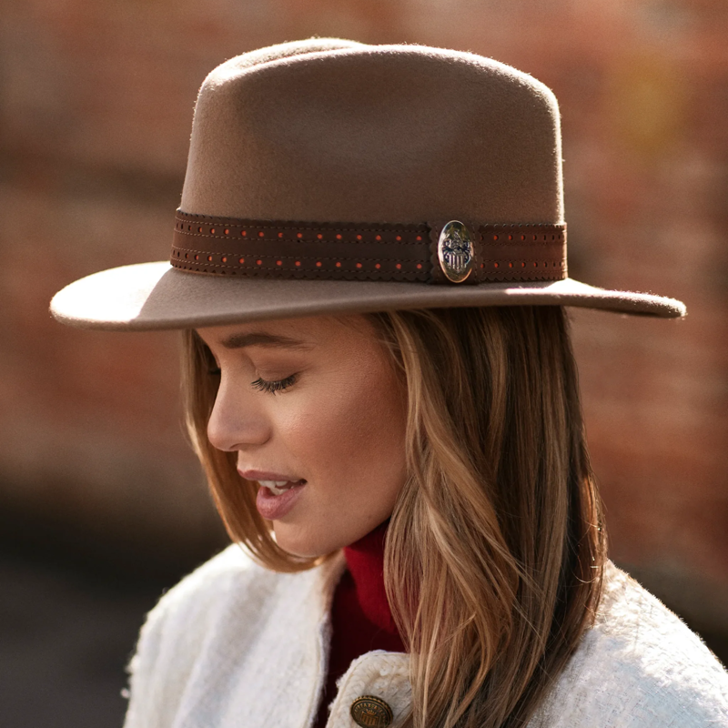 Hicks and Brown x Fairfax and Favor - The Waveney - Camel-5